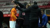 Galatasaray'ın genç yeteneği Bartuğ Elmaz'ı Fatih Terim teselli etti