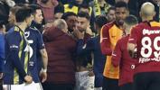Fenerbahçe - Galatasaray derbisinde büyük olay! Birbirlerine girdiler