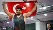 Osman Yıldırım'dan grekoromen stil 130 kiloda altın madalya