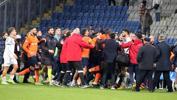 Başakşehir-Adana Demirspor maçı sonrası kavga! Gözü döndü, saldırmaya çalıştı...