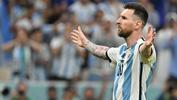 Arjantin'de Lionel Messi, Gabriel Batistuta'yı yakaladı