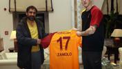 Galatasaray, Muhammed Emin Özkan'ın babasını ağırladı! Zaniolo ile buluştu...