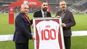 Arda Turan, Türkiye-Hırvatistan maçı öncesi onore edildi