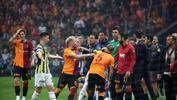 Galatasaray-Fenerbahçe derbisinde gergin anlar