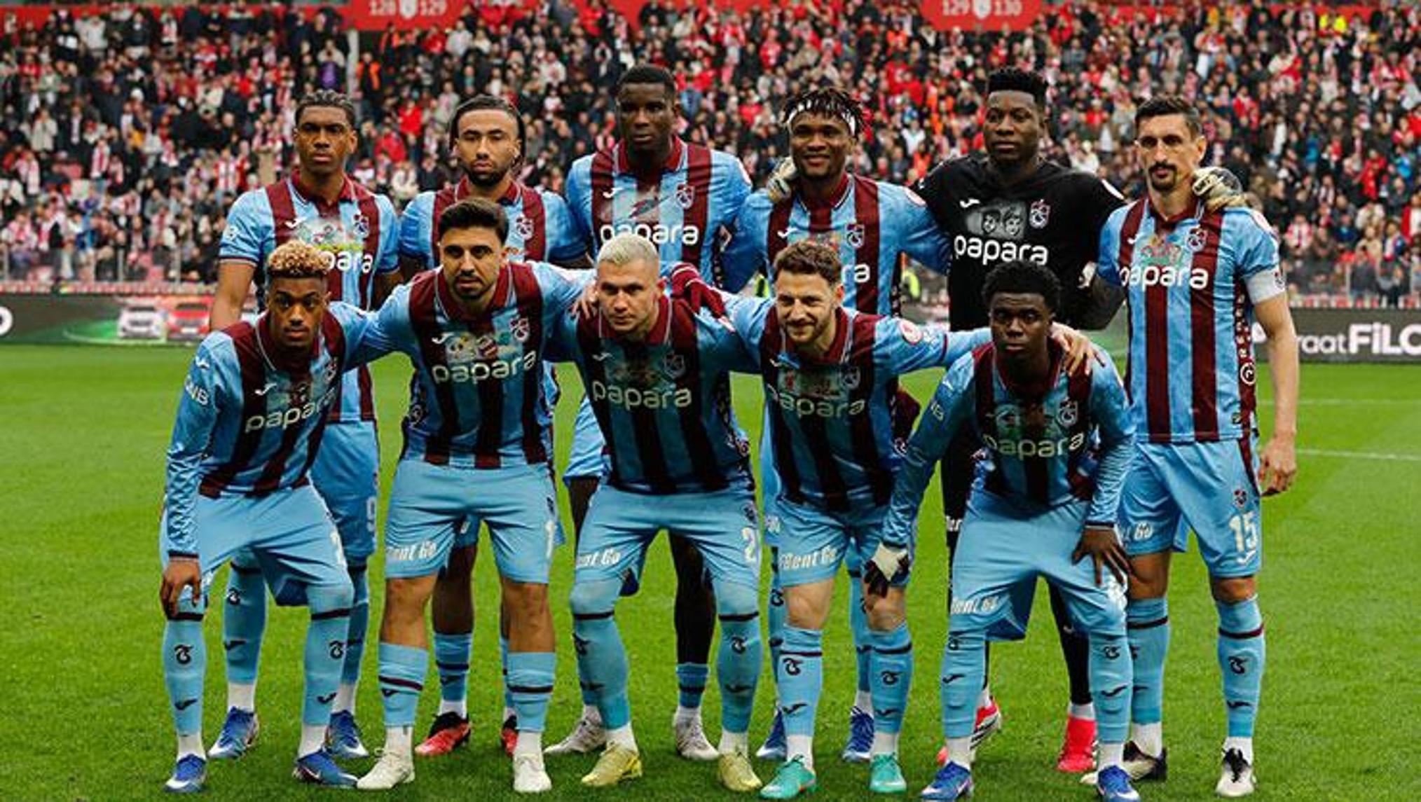 Trabzonspor-Göztepe maçı öncesi taraftarlar kent meydanında buluştu: Dostluk rekabeti gölgede bıraktı — image 5
