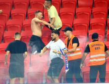 KF Tirana - Beşiktaş maçında olay! Maç 15 dakika geç başladı