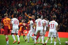 Galatasaray - Kayserispor maçından ekranlara yansımayan kareler