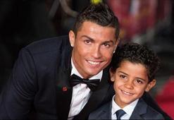 Ronaldo duble yapıyor