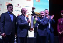 Bakan Çavuşoğlu, golf turnuvası ödül törenine katıldı
