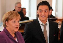 Angela Merkel: Mesut Özil'in kararını saygıyla karşılıyoruz