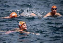 Şampiyon yüzücü Kirsty Coventry boğazda kulaç attı