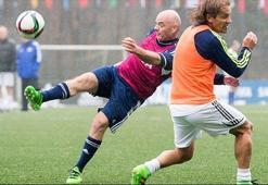 Infantino, görevinin ilk gününde sahaya çıktı