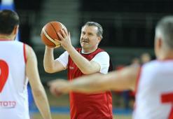 Osman Aşkın Bak medya çalışanlarıyla basketbol maçı yaptı