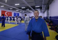 Eski şampiyon Hüseyin Özkan, yeni judocular yetiştiriyor