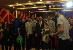 Bursa BBSK voleybolcuları, öğrencilerle buluştu