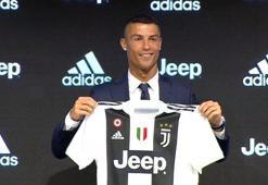 Cristiano Ronaldo Juventus'a imzayı attı
