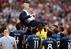 Şampiyon Fransa'da Teknik Direktör Deschamps tarihe geçti