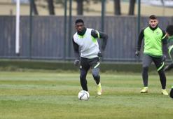 Bursaspor'da Elton Acolatse sevinci yaşanıyor