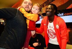 Gomis 2 saat boyunca imza dağıttı