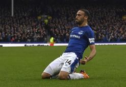 Everton taraftarından Cenk Tosun'a tepki