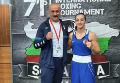 Busenaz Sürmeneli ve Buse Naz Çakıroğlu, Sofya'da tur atladı
