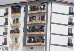 Elazığspor taraftarları maçı balkondan izlediler