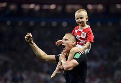 Final geldi, Vida ilk ona koştu!