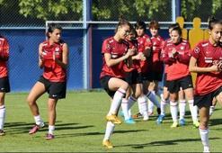 Kadın milli futbol takımı Avrupa'da çeyrek final peşinde