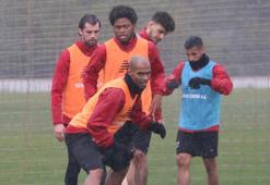 Antalyaspor, sağanak yağış altında çalıştı
