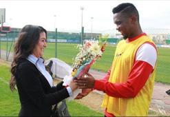 Samuel Eto'o el öptü