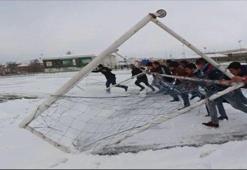 Kaleyi söküp, kaleyle sahayı temizlediler!