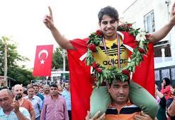 Dünya şampiyonu Hamza Alaca çoşkulu karşılama