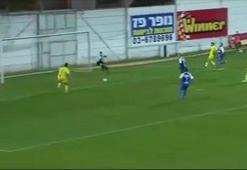 Kaçırdığı gole kendisi bile kahkaha attı!