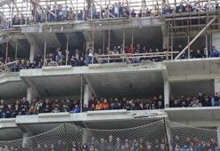 Sadi Tekelioğlu maçı inşaattan izledi