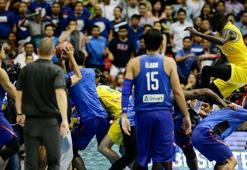 FIBA Dünya Kupası'nda yumruklar konuştu!