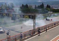 Yarış öncesi yapılan drift gösterileri nefes kesti!