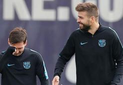 Lionel Messi'yi Barcelona'dan Pique göndermiş!