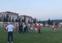 İki takım oyuncularının kavgasını araya giren polis ayırdı