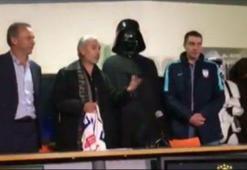 Yeni transferini bakın nasıl tanıttı!