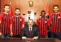 Gazişehir Gaziantep 4 oyuncuya imza attırdı