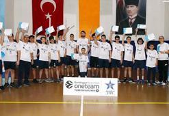Birkan Batuk One Team çalışmasında antrenörlük yaptı