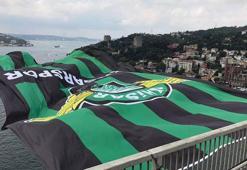 Akhisarspor'un bayrağı FSM Köprüsü'nde