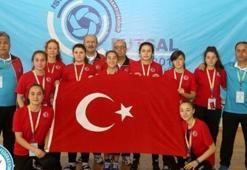 Dünya ikincisi takıma coşkulu karşılama
