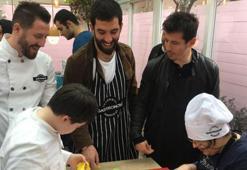 Arda Turan ve Emre Belözoğlu Down Sendromlu çocuklarla mutfağa girdi