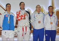 Karatede 3 gümüş, bir bronz madalya