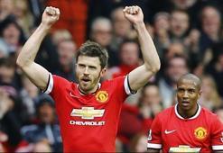 Carrick 1 yıl daha Manchester United'da