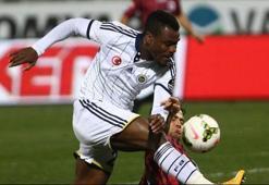 Emenike antrenmanı yarıda bıraktı