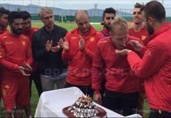 Göz Göz'de yıldız futbolcuya sürpriz