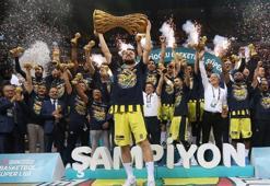 Şampiyon Fenerbahçe Doğuş kupasını aldı! VİDEO