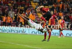 Türk Telekom Arena tribünlerinde "Yönetim istifa" sesleri